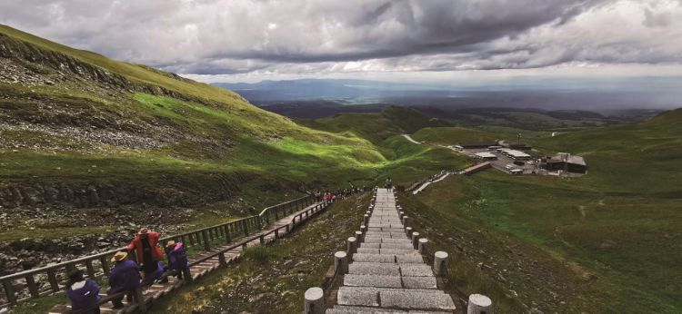 康辉旅游网【天边草原3日游】畅游乌拉盖：天边草原乌拉盖、可汗山、野狼谷、布林泉双汽3日游