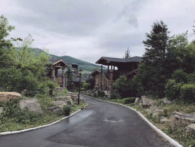 康辉旅游网岳西明堂山云端体验、玻璃栈道、霍山大峡谷漂流2日游