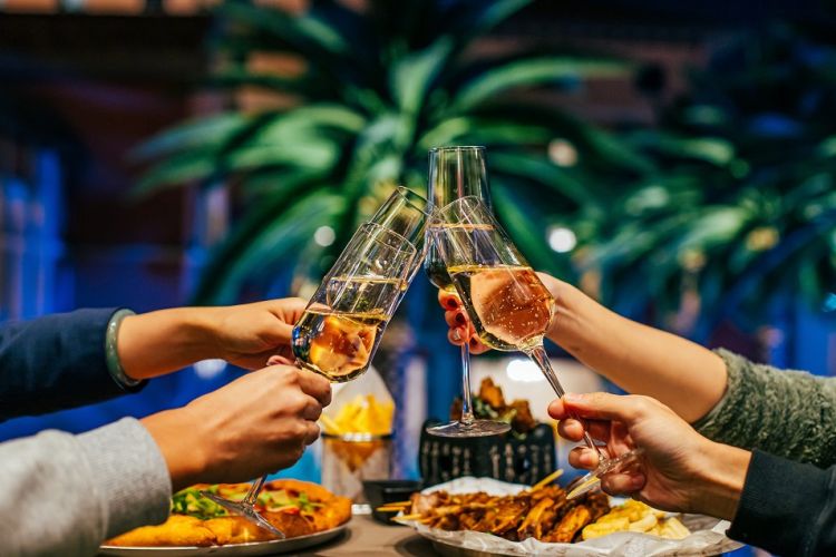 康辉旅游网<纯玩>深圳出发潮汕+南澳岛+梅州温泉动车3天2晚跟团游，体验“海上帆船”、龙归寨瀑布、潮州古城牌坊街、豪品《正宗沙茶牛肉火锅任吃+百年银屏蚝烙+本港海鲜风味》