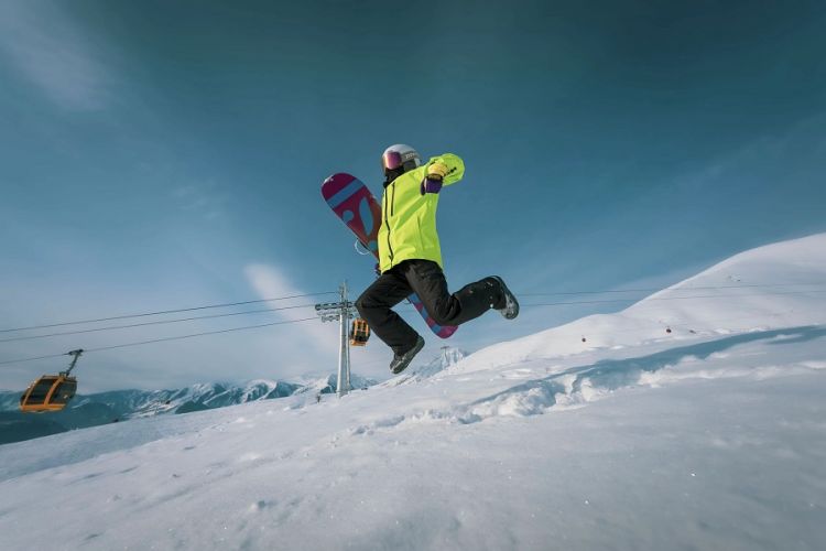 康辉旅游网<纯玩>深圳出发长春+吉林雾凇长廊+万科滑雪+二道白+长白山北坡+朝鲜民俗村+林海雪原双飞5天4晚，升级2+1座椅旅游巴