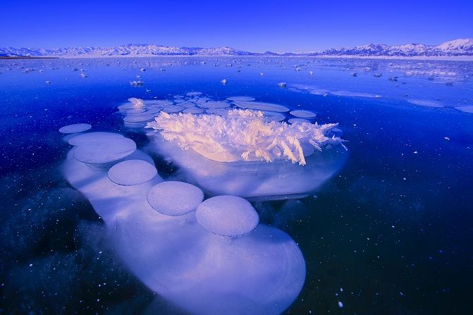 康辉旅游网<特惠>深圳出发新疆乌鲁木齐+赛里木湖+喀纳斯+村禾木+乌尔禾魔鬼城+S21沙漠公路+天山天池双飞8天7晚跟团游，布尔津喀纳斯段换乘考斯特车型