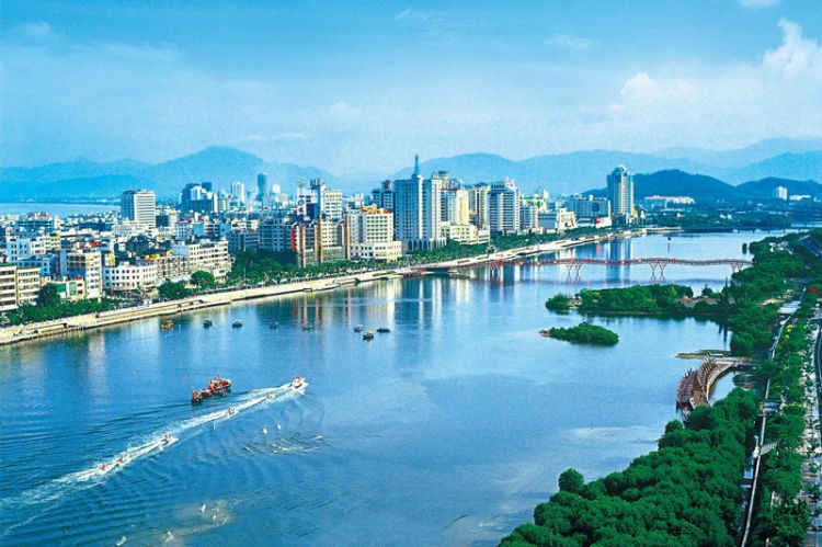 康辉旅游网<纯玩>深圳出发厦门鼓浪屿+东山岛打卡鱼骨沙洲+滩涂赶海双动往返5天4晚跟团游，安排海鲜大咖锅