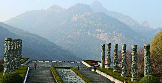 康辉旅游网深圳出发重庆城市大峡谷+蒲花暗河+武陵山大裂谷+816地下核工程+网红李子坝轻轨穿墙动车往返5天4晚跟团游