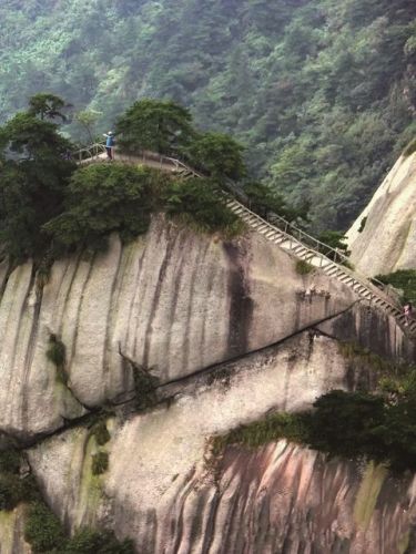 康辉旅游网<云浮肇兴>深圳出发肇庆+七星岩风景区+鼎湖山+梅溪古镇+无忧谷栈道+七彩梯田花谷+国恩寺,双动往返3天游