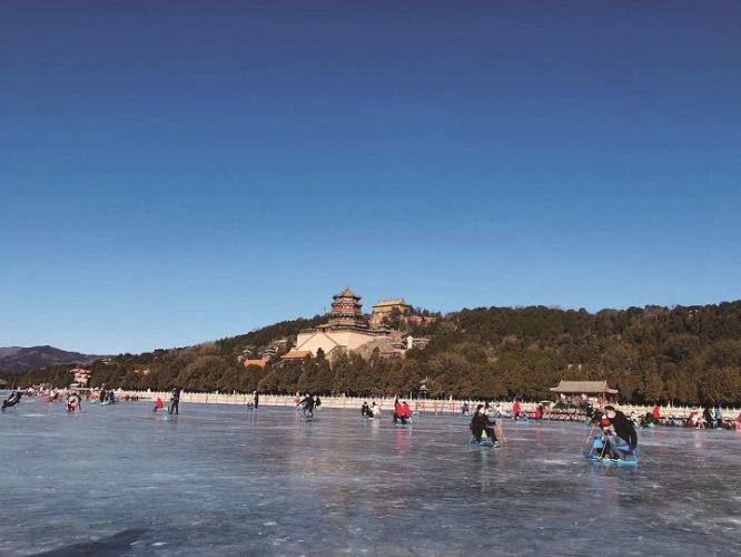 康辉旅游网<山西陕北>深圳出发临汾+乾坤湾+靖边+延安波浪谷+甘泉+壶口+雨岔大峡谷+云丘山古村落+冰洞群双飞5天4晚跟团游，纯玩，观看腰鼓表演+红军服拍照，体验1晚当地特色窑洞