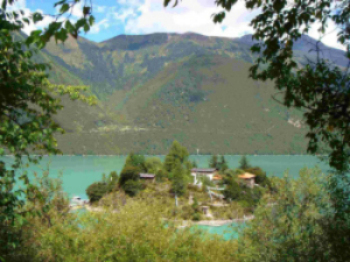 康辉旅游网<世界客都>深圳出发梅州游“广东小花果树/粤东”龙归寨、十大元帅-叶剑英故居、天下客家小镇、夜游梅江河