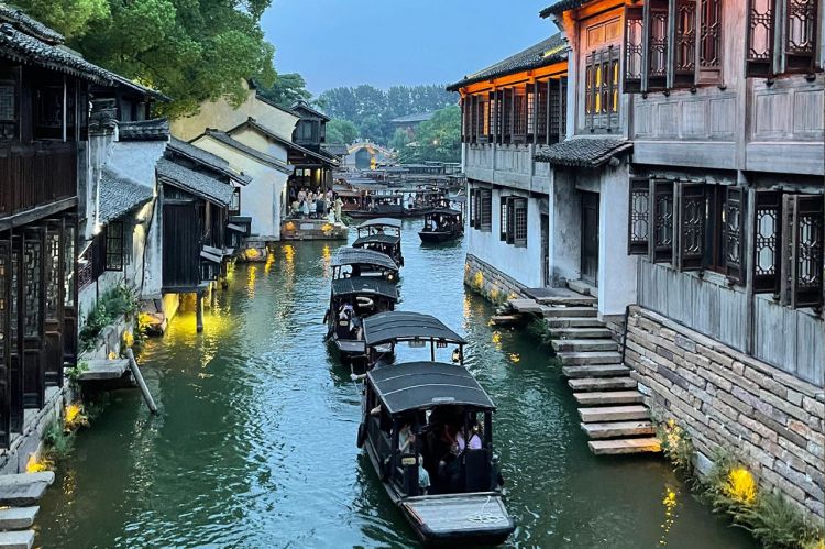 康辉旅游网<暑假江浙>深圳出发上海+外滩+城隍庙+苏州+留园+七里塘+南京+中山陵+杭州+西湖+乌镇西栅栏+绍兴+乌镇+濮院双飞6天5晚跟团游，纯玩无自费