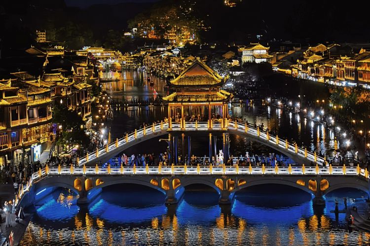 康辉旅游网<纯玩无自费>深圳出发湖南张家界森林公园+天子山+十里画廊+袁家界+金鞭溪+黄石寨+天门山+芙蓉镇+凤凰古城高铁5天4晚跟团游，二次进山深度探秘