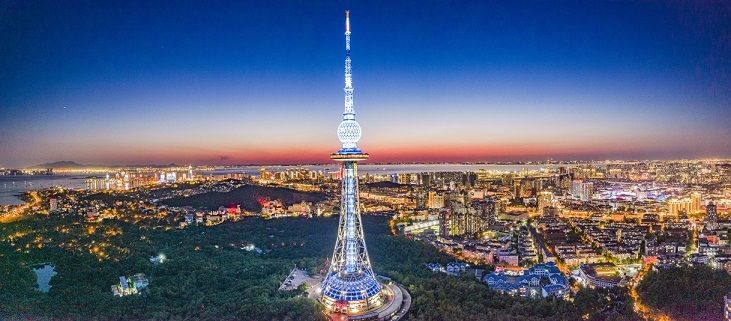 康辉旅游网<盛秋>深圳出发临沂+曲阜+泰山+青岛+蓬莱+烟台+大连双飞7天6晚跟团游，盘锦红海滩+观实景演出-中华泰山封禅大典+苹果采摘，纯玩无自费