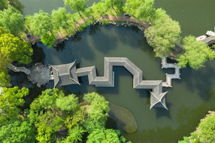 康辉旅游网<广西秘境>深圳出发南宁+三街两巷+靖西鹅泉+旧州古城+德天瀑布+明仕田园骑行+船游峒那屿湾高铁4天3晚跟团游