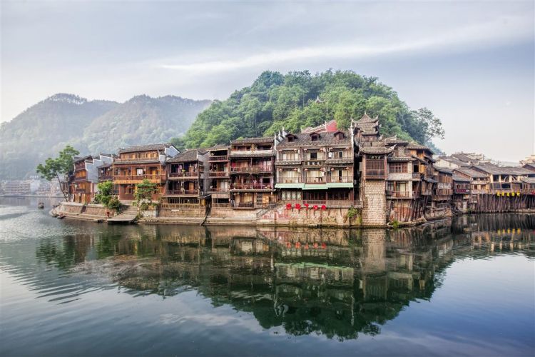 康辉旅游网<湘漂一夏>深圳/广州高铁往返6日游，长沙·韶山·芙蓉古镇（夜宿）·猛洞河漂流 张家界森林公园·杨家界·袁家界·百龙天梯·金鞭溪·魅力湘西 天门山（玻璃栈道）·凤凰古城 双高 6 日游