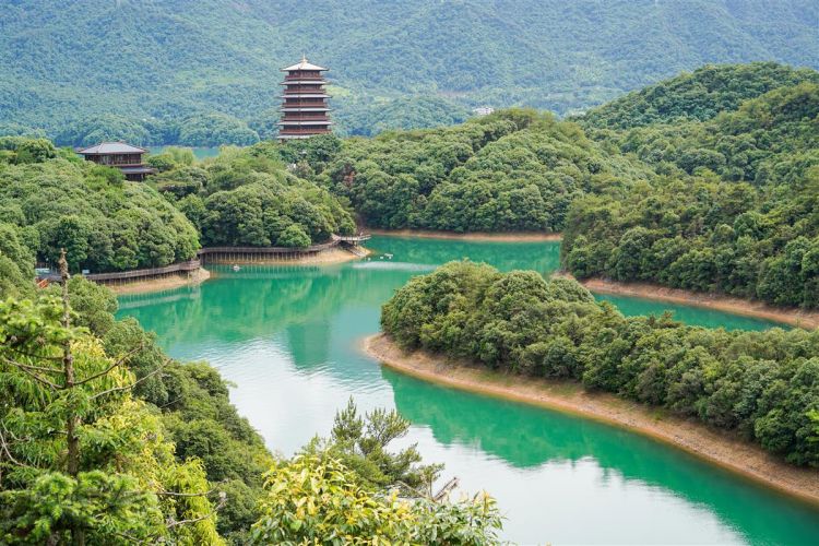 康辉旅游网<经典三山>深圳出发南昌+望仙谷+三清山+水墨宏村+婺源篁岭+庐山动车7天6晚跟团游，纯玩无购物，升级 1 晚高尔夫酒店；升级 1 晚宏村特色民宿；升级一晚庐山山顶住宿