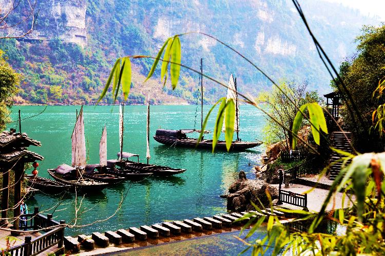 康辉旅游网武汉动车往返三峡大瀑布、三峡人家、清江画廊3天2晚跟团游