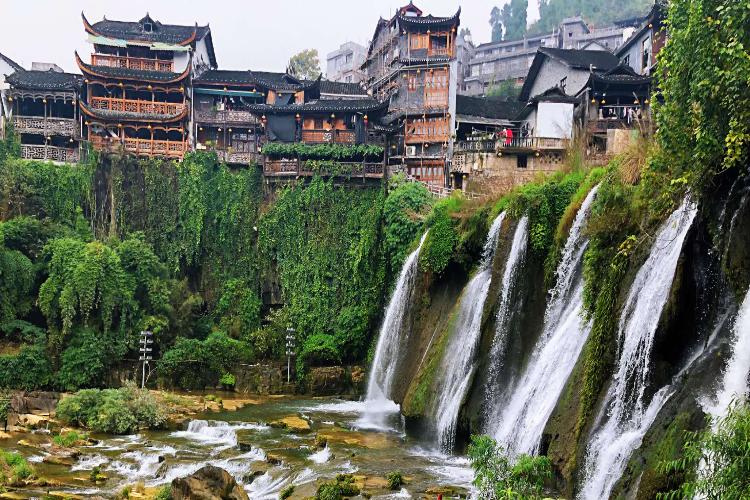 康辉旅游网<特惠天门山>广州往返 张家界天门山 土司城 芙蓉镇 悬崖矮寨 凤凰古城高铁四天