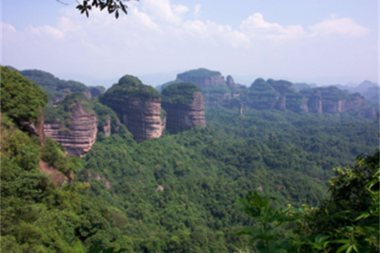 康辉旅游网<潇洒行>广州往返韶关自然遗产丹霞山、 翁源东华寺祈福、打卡湖心坝村纯玩3天