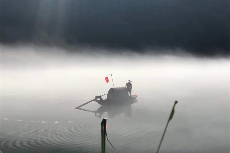 康辉旅游网<经典>广州往返 网红郴州 小东江 莽山五指峰 高椅岭  高铁3天