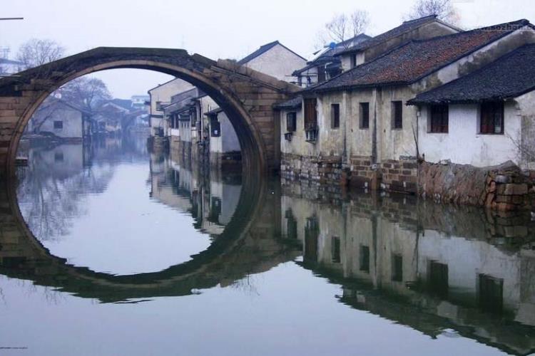 康辉旅游网广州往返上海J酒店上海中心+尼依格罗、拈花湾、枫桥古镇，品大闸蟹6天跟团游