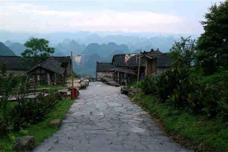 康辉旅游网<观光>广州往返清远连州千年瑶寨、石漠公园、船游岭背古镇食足五餐纯玩2天