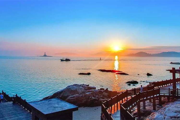 康辉旅游网东山岛、南门湾、鱼骨沙洲、华安大地土、白塘湾古火山口、漳州古城4天动车-唯美漳州