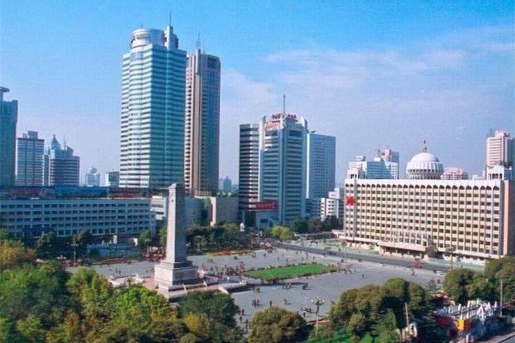 康辉旅游网<杏福南疆>新疆乌鲁木齐+喀什 杏花村 白沙湖 温宿大峡谷双飞单卧8天