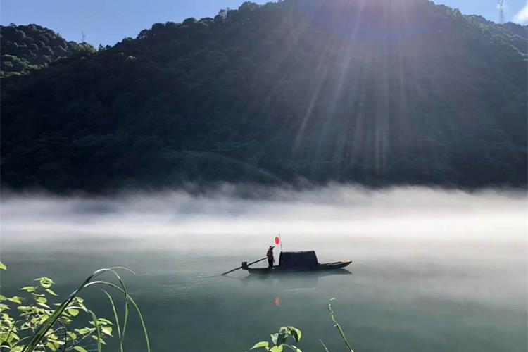 康辉旅游网【踏春郴州】广州往返湖南五指峰·船游东江湖·高椅岭·廖江油菜花·白廊桃花双高3天