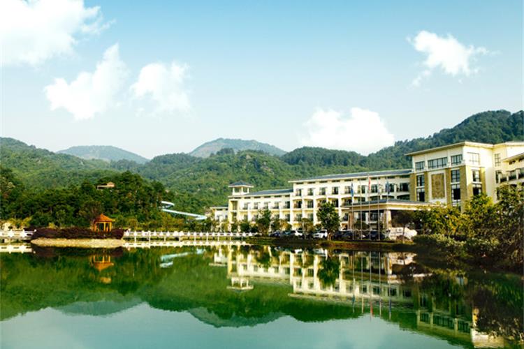 康辉旅游网<赞轻奢>广州往返韶关南华寺 天空之城张九龄纯玩3天 ，连住2晚丽宫温泉酒店