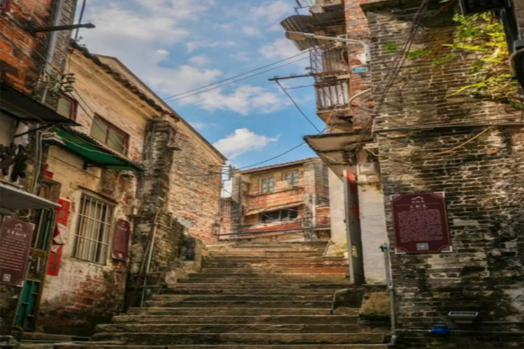 康辉旅游网<行.休闲>广州往返 跟着《狂飙》打卡江门· 三十三街区.台山喜荟酒店纯玩2天