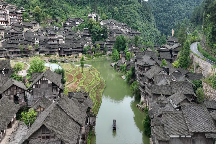 康辉旅游网包列B<经典-梵间寨叙>广州往返贵州梵净山+十二背后+清溪峡+乌江寨纯玩双动5天