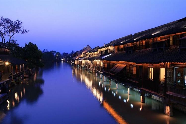 康辉旅游网广州往返华东五市+乌镇，四大夜景，拈花湾禅意灯光秀，龙坞茶园，留园6天跟团游