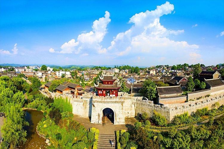 康辉旅游网ZM<经典贵州>广州往返 黄果树瀑布+西江千户苗寨+青岩古镇+丹寨 纯玩双动4天