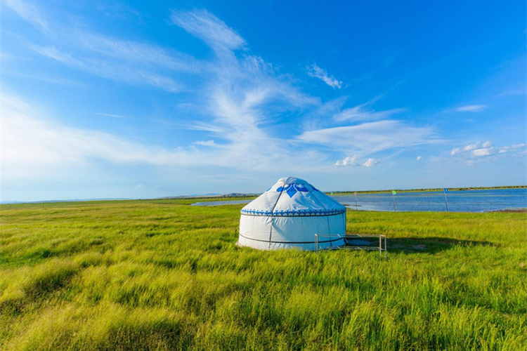 康辉旅游网潮汕往返内蒙古希拉穆仁草原+响沙湾+成吉思汗+塞外青城6天5晚跟团游<草原牧歌>