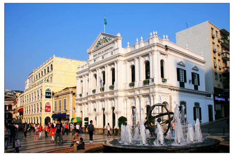 康辉旅游网<澳门自由行>广州至珠海拱北直通车+影汇之星(新濠8字摩天轮）