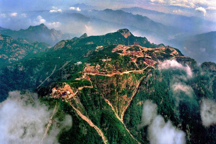 康辉旅游网【特惠-赏秋大全】广州往返沈阳进哈尔滨出+镜泊湖+长白山+红海滩双飞7天