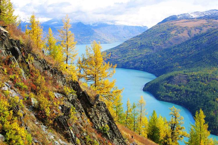 康辉旅游网<经典 喀伊小环·戏雪喀禾>广州飞乌市 喀纳斯 魔鬼城 赛里木湖 双飞8天