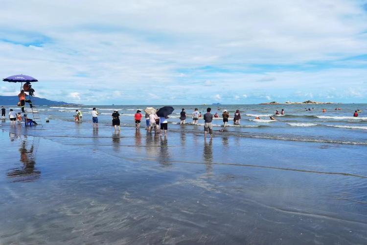 康辉旅游网自营【七夕五星双湾】广州往返巽寮湾双月湾 豪叹海鲜自助晚餐 住华美达酒店纯玩2天