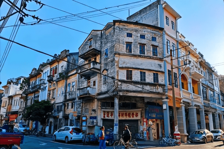 康辉旅游网广州往返新会“小九寨”赏水杉林·网红打卡三十三墟街·叹牛肉火锅宴1天