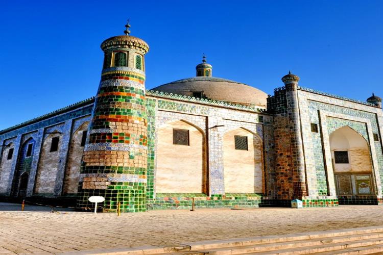 康辉旅游网<经典·疆域之南>广州飞乌市，罗布人村寨+温宿大峡谷+卡拉库里湖双飞8天