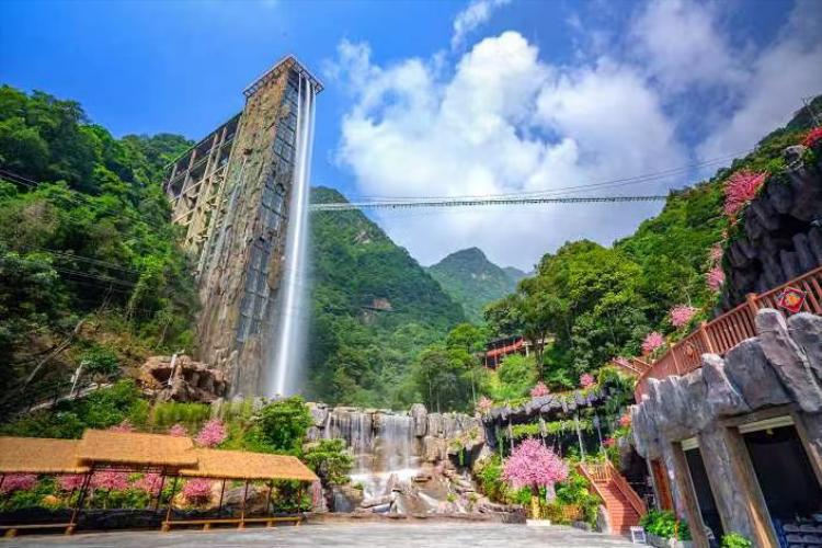 康辉旅游网广州往返韶关源桃李花、东华寺祈福 云门山玻璃桥 瑶族风情 纯玩2 天