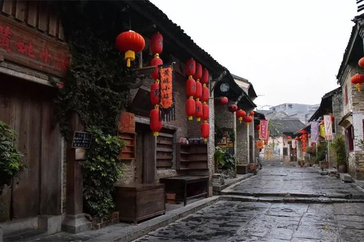 康辉旅游网广州往返广西 超奢贺州 黄姚古镇+玉石林+姑婆山+钟山百里画廊+临贺故城动车3天