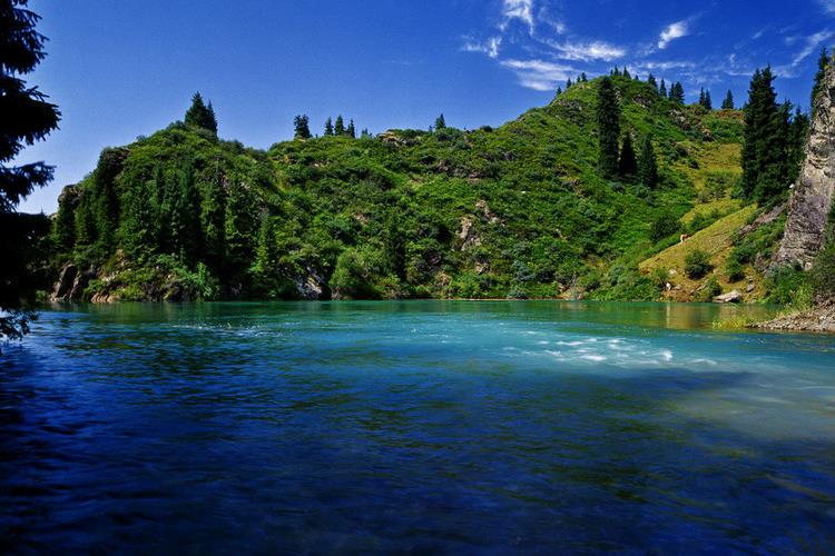 康辉旅游网潮汕出发新疆赛里木湖那拉提草原天山天池火焰山双飞8天7晚跟团游<环游伊犁>