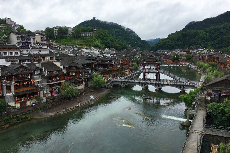 康辉旅游网<经典>广州往返，湖南一路·趣湘西+长沙韶山+大峡谷玻璃桥+矮寨大桥双高4天
