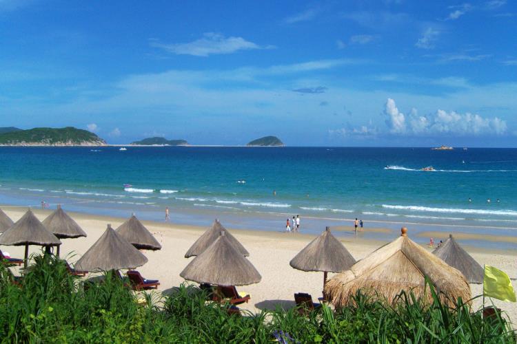 康辉旅游网非趣不可：海南七仙岭、亚特水族馆、直升飞机、西岛、天涯海角、槟榔谷