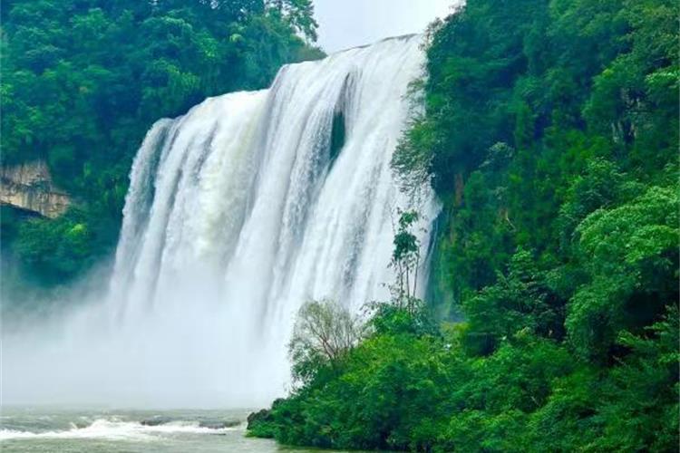 康辉旅游网<特惠>广州出发贵州避暑贵州六盘水乌蒙大草原+黄果树+夜郎洞+野玉海双动五天