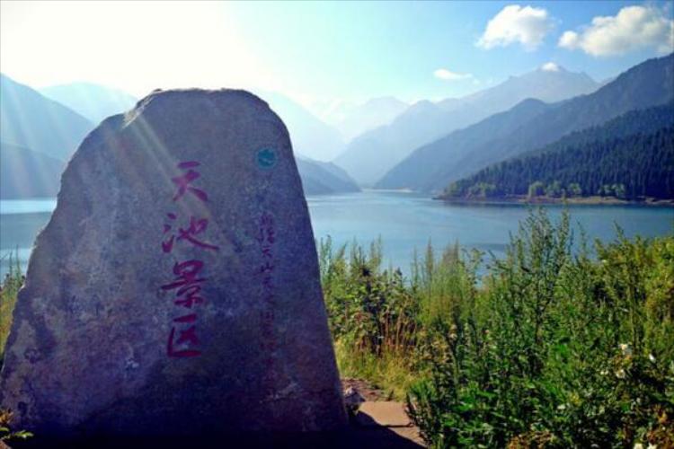 康辉旅游网潮汕出发天池石河子独库公路那拉提恰西伊宁赛里木湖双飞8天7晚跟团游<独库伊犁>