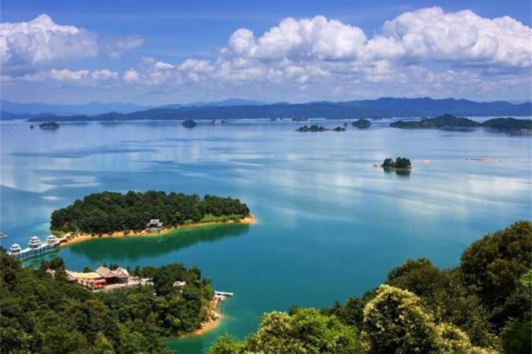 康辉旅游网【河源】船游人间瑶池-万绿湖、打卡小洱海-镜花缘、玩转巴伐利亚庄园 纯玩 两天