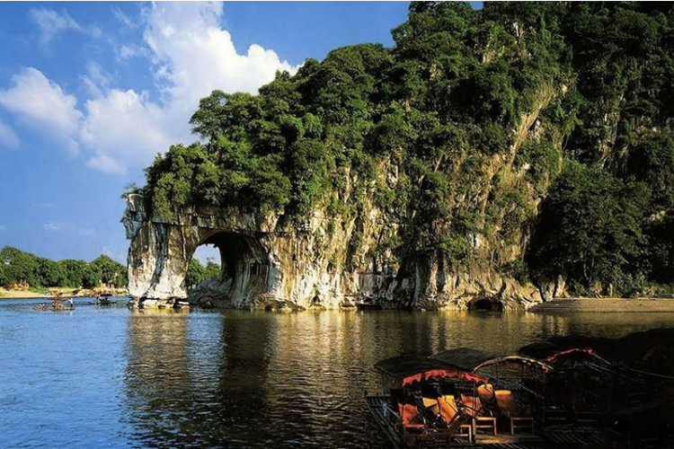 康辉旅游网广州往返纯粹山水百里画廊、银子岩、象鼻山、蝴蝶泉动车3天