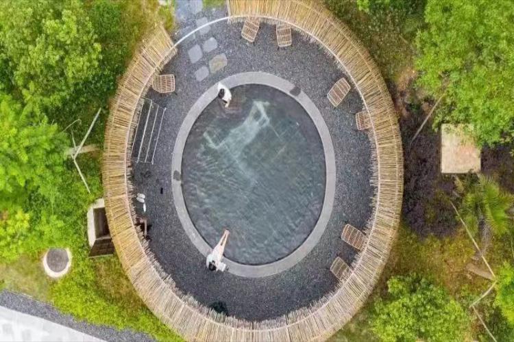 康辉旅游网<赞.休闲>广西九龙山庄温泉纯玩3天，连住2晚不挪窝，食足4餐，赠送每人1柚子