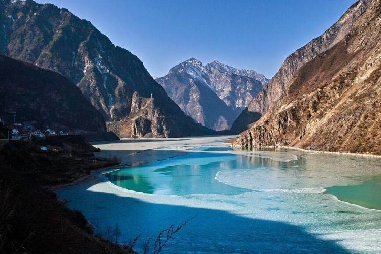 康辉旅游网<必发>广州往返成都 川西小团 冰雪探寻 四姑娘山 理小路 毕棚沟 达古冰川5天