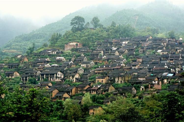 康辉旅游网【双节同庆】广州往返清远连南瑶族盘王节·万人耍歌堂狂欢·枫叶节双节纯玩2天