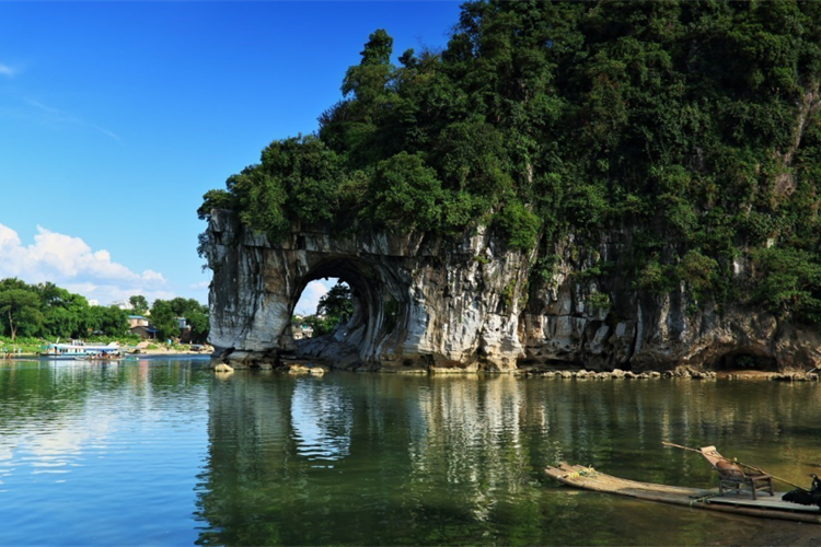 康辉旅游网潮汕出发-桂林千古情大漓江四星船银子岩尧山象鼻山世外桃源双飞5天4晚<遇见桂林>